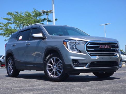 Used 2024 GMC Terrain SLT AWD/4WD image 2