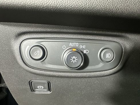 Used 2022 GMC Terrain SLT image 19