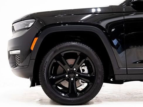 Used 2024 Jeep Grand Cherokee L Limited w/ Black Appearance Package image 29