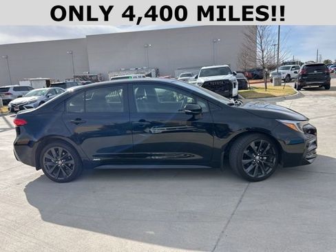 Used 2025 Toyota Corolla SE image 2