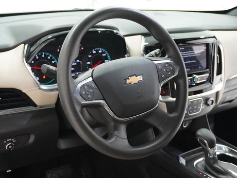 Used 2023 Chevrolet Traverse LS image 17
