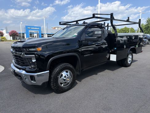 Used 2025 Chevrolet Silverado 3500 LT w/ Convenience Package AWD/4WD image 5