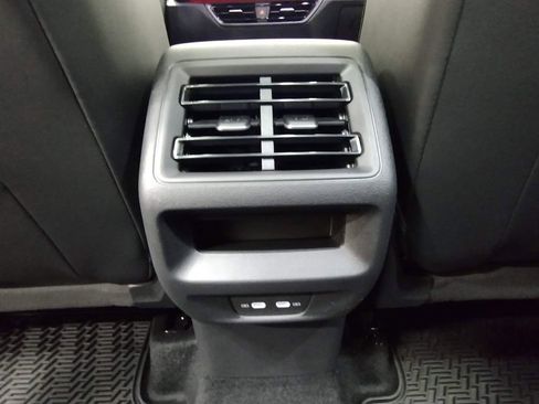 New 2025 Volkswagen Tiguan SE image 34