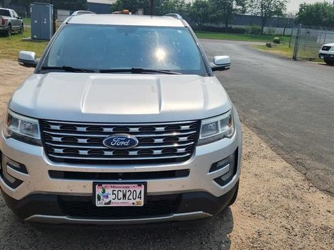 Used 2017 Ford Explorer Limited AWD/4WD image 2