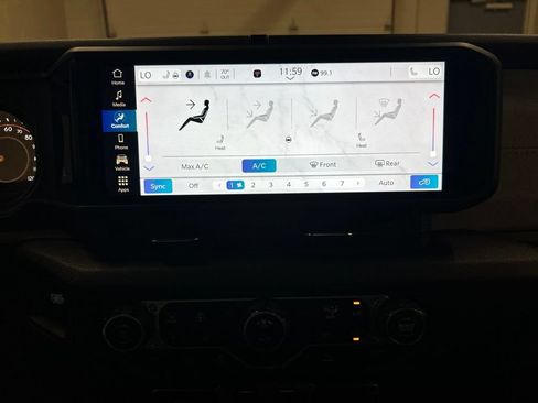 Used 2025 Jeep Wrangler Sport AWD/4WD image 21