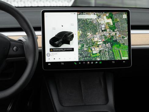 Used 2024 Tesla Model Y Long Range AWD/4WD image 10