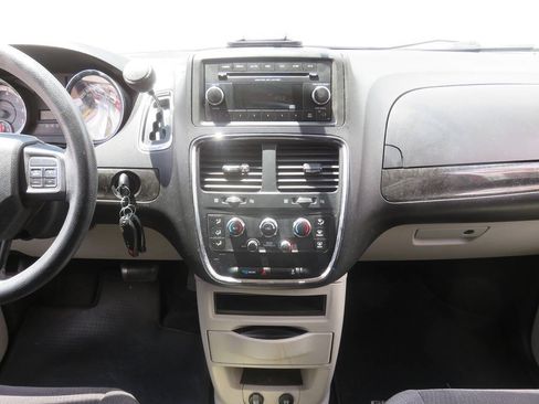 Used 2014 Dodge Grand Caravan SE w/ Quick Order Package 29E SE FWD image 15