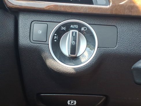 Used 2013 Mercedes-Benz E 350 4MATIC Sedan image 17