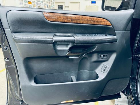 Used 2014 Nissan Armada Platinum w/ 2nd Row Captain Seat Package image 30