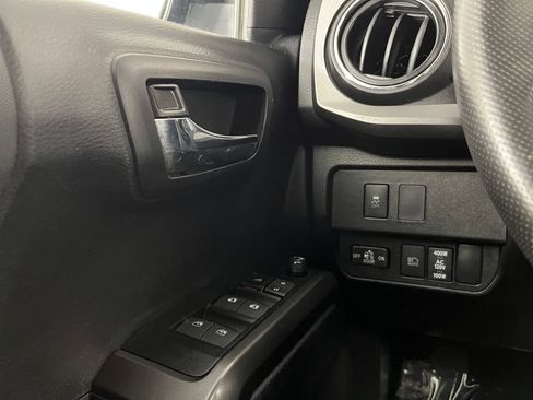 Used 2021 Toyota Tacoma TRD Sport w/ Technology Package AWD/4WD image 24