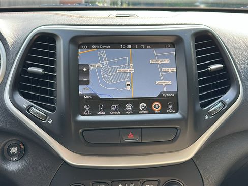 Used 2017 Jeep Cherokee Limited AWD/4WD image 19