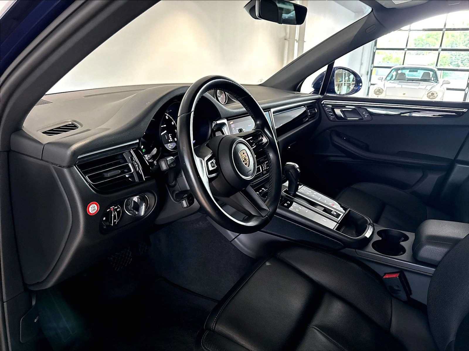 Used 2022 Porsche Macan AWD/4WD image 7