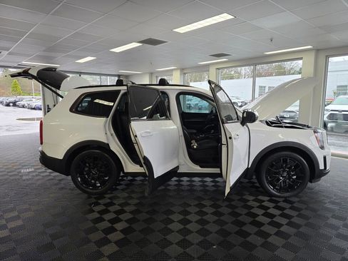 Used 2022 Kia Telluride EX w/ EX Premium Package image 18