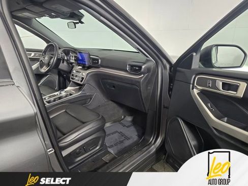 Used 2023 Ford Explorer XLT w/ Equipment Group 202A AWD/4WD image 16