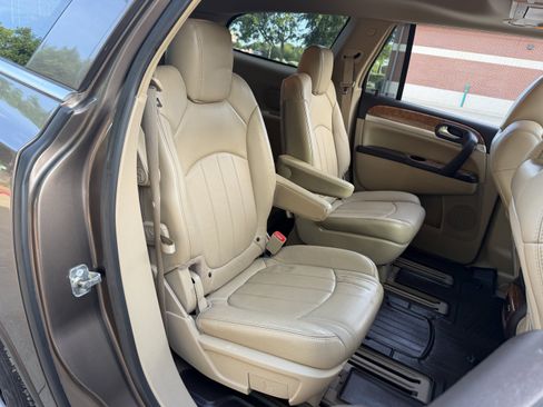 Used 2008 Buick Enclave CXL w/ Entertainment Package #2 FWD image 13