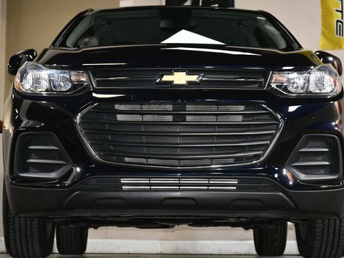 Used 2021 Chevrolet Trax LS w/ Tint and Cruise Package image 81