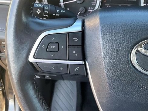 Used 2023 Toyota Highlander LE image 16