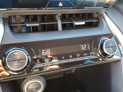 Certified 2024 Toyota Venza LE image 17