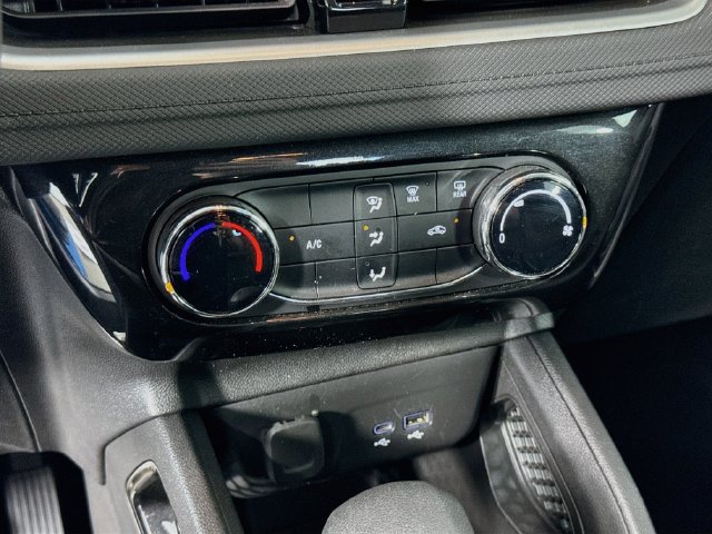 Used 2025 Chevrolet TrailBlazer LT AWD/4WD image 16