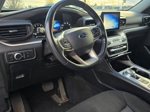 Used 2022 Ford Explorer XLT image 5