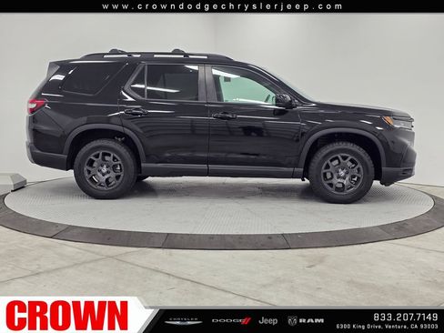 Used 2025 Honda Pilot TrailSport image 8