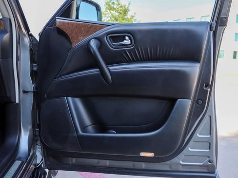 Used 2017 INFINITI QX80 4WD image 10