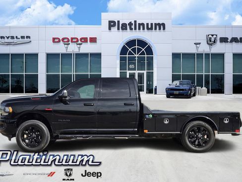 Used 2022 RAM 3500 Big Horn w/ Night Edition AWD/4WD image 3