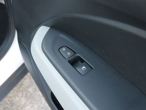 Used 2025 Hyundai Venue SEL image 25