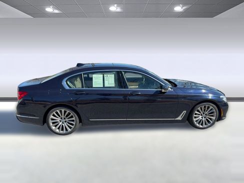 Used 2016 BMW 750i image 8
