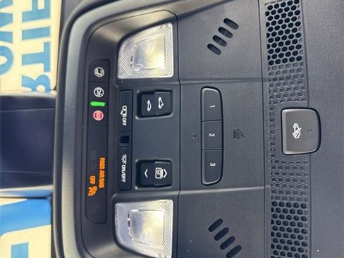 Used 2025 Cadillac XT5 Premium Luxury image 14