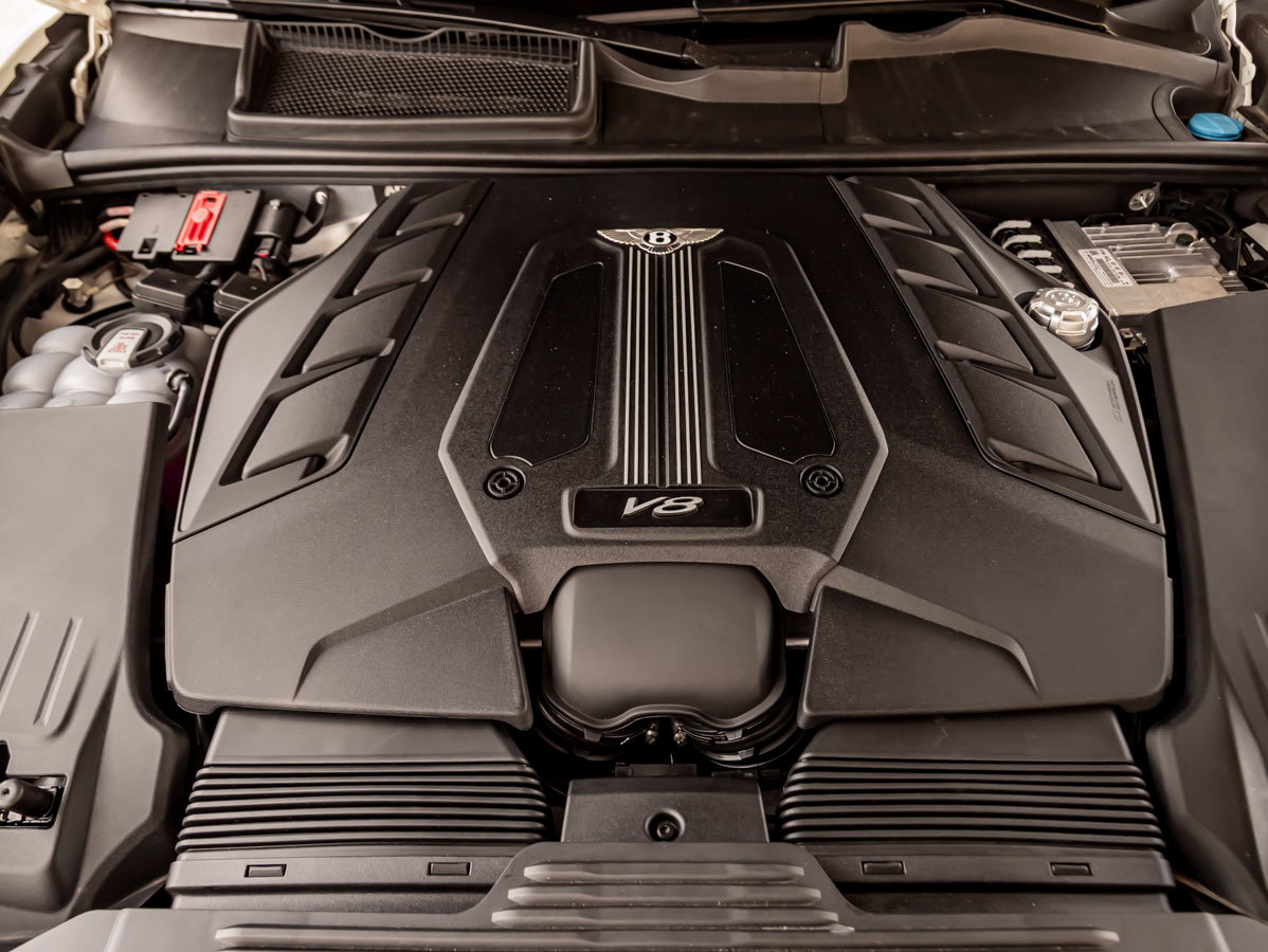 Certified 2025 Bentley Bentayga AWD/4WD image 46