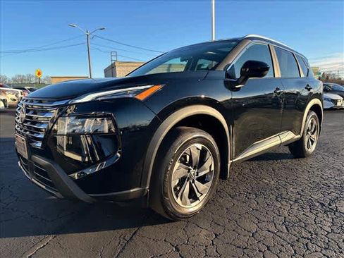 Used 2025 Nissan Rogue SV w/ SV Premium Package image 7