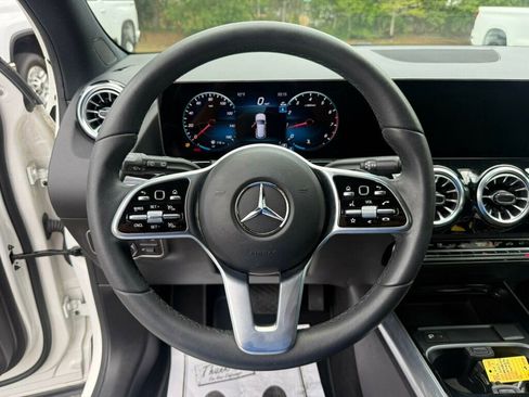 Used 2023 Mercedes-Benz GLA 250 w/ Premium Package image 5