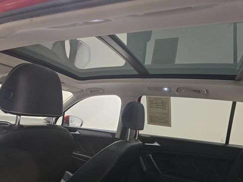 Used 2022 Volkswagen Tiguan SE w/ Panoramic Sunroof Package FWD image 21