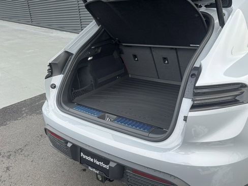 New 2025 Porsche Macan 4S Electric image 35