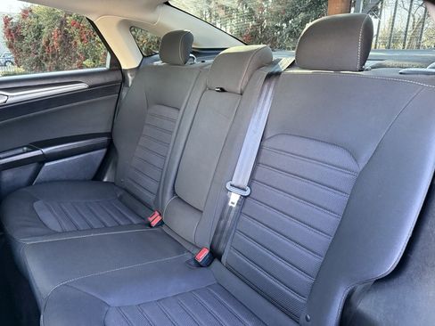 Used 2020 Ford Fusion SE image 13