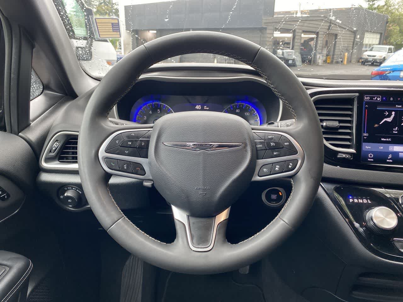 Used 2025 Chrysler Pacifica Select FWD image 18