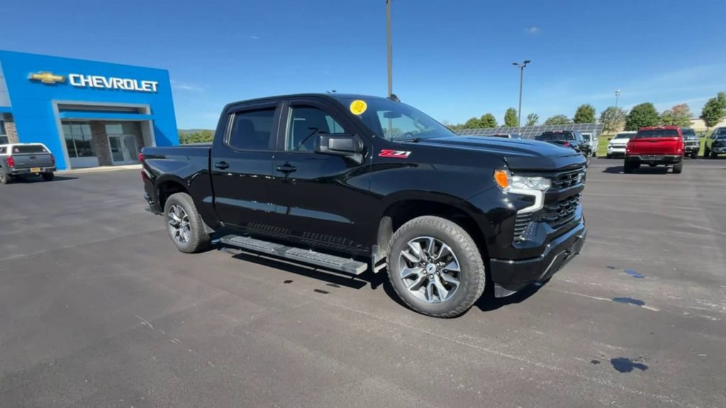 Used 2023 Chevrolet Silverado 1500 RST AWD/4WD image 2