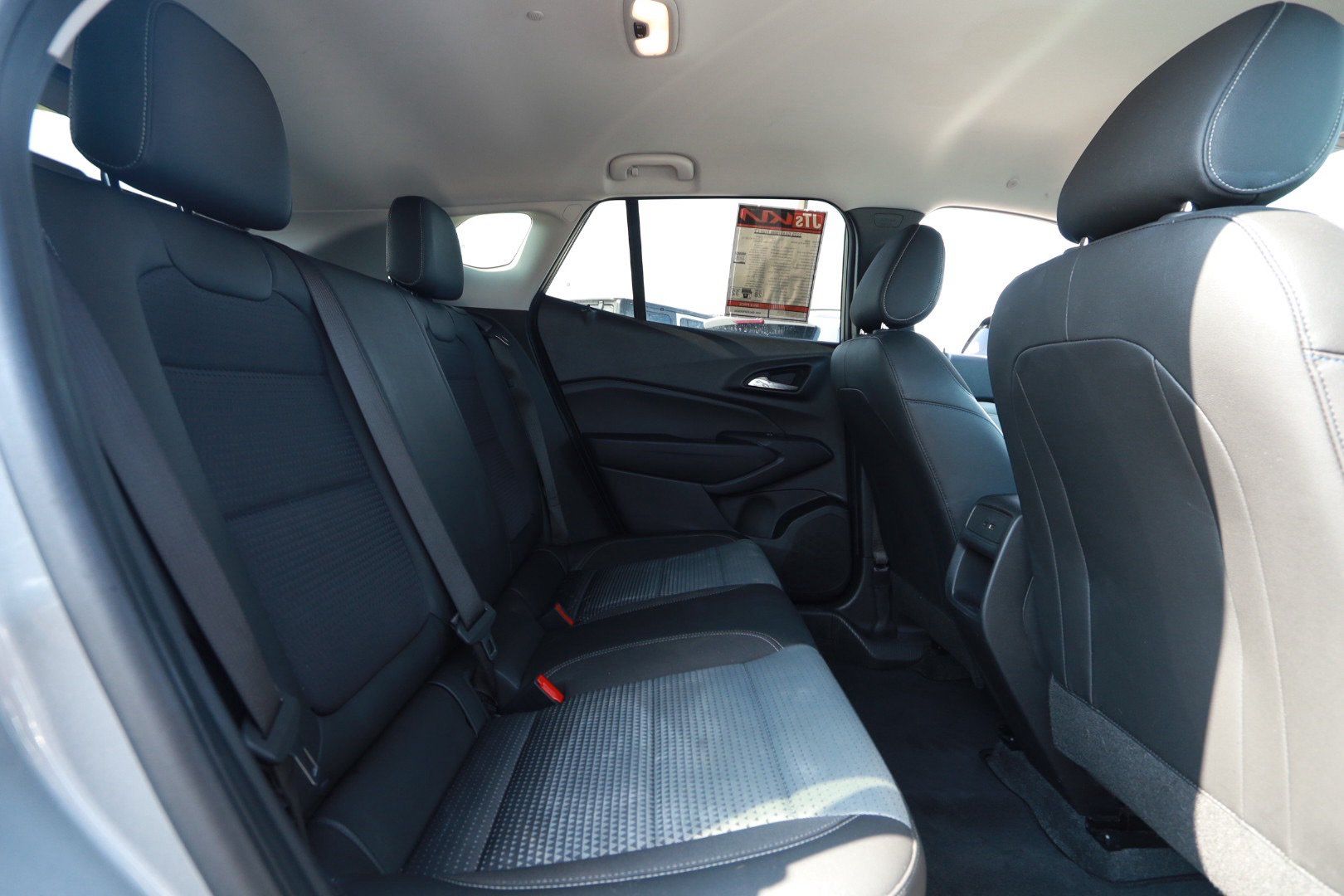 Used 2025 Chevrolet Trax LT w/ LT Convenience Package FWD image 25