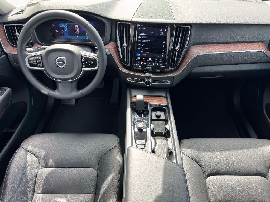 Used 2023 Volvo XC60 B5 Plus w/ Climate Package AWD/4WD image 14