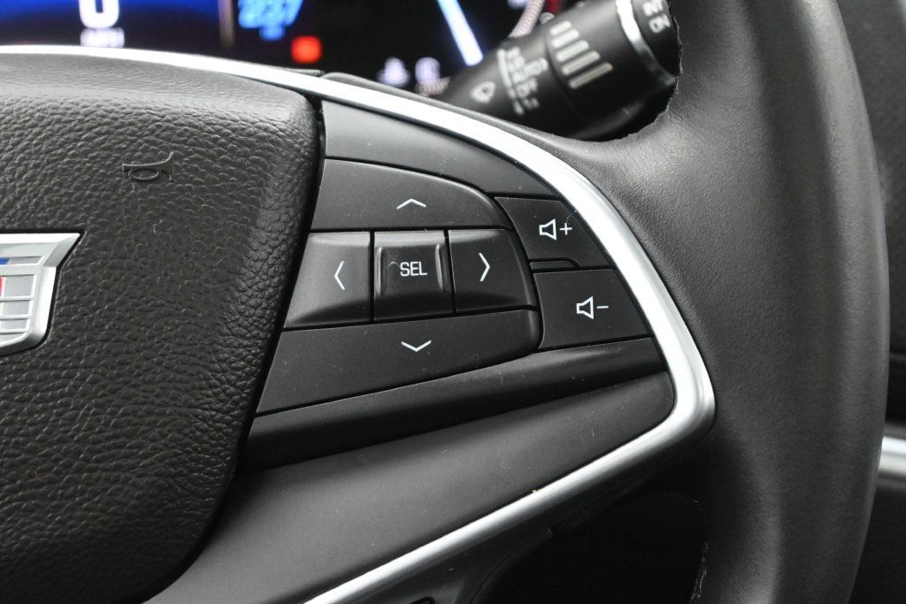 Used 2017 Cadillac XT5 Premium Luxury FWD image 8