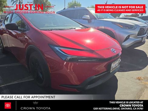 Used 2026 Toyota Prius LE FWD image 2