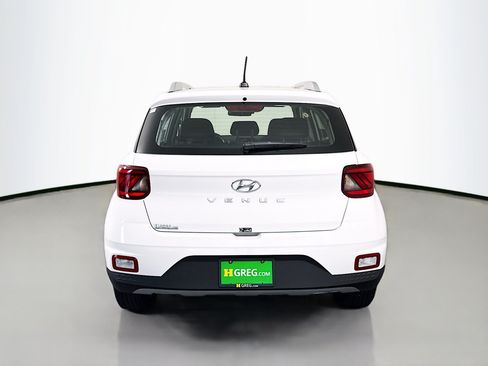 Used 2026 Hyundai Venue SEL FWD image 8