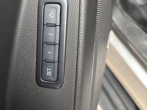 Used 2017 GMC Yukon XL SLT w/ Open Road Package image 11