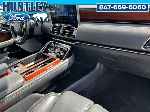 Used 2022 Lincoln Navigator Reserve image 10