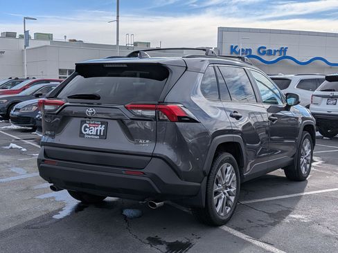 Used 2021 Toyota RAV4 XLE Premium image 3
