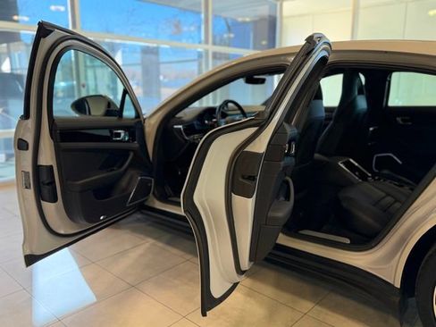 Used 2021 Porsche Panamera 4S w/ Premium Package image 16