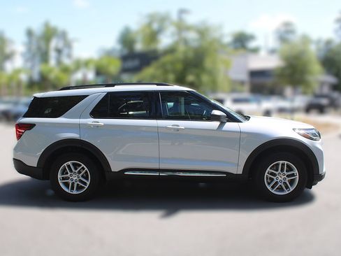 Used 2025 Ford Explorer Active w/ Active Comfort Package RWD image 14