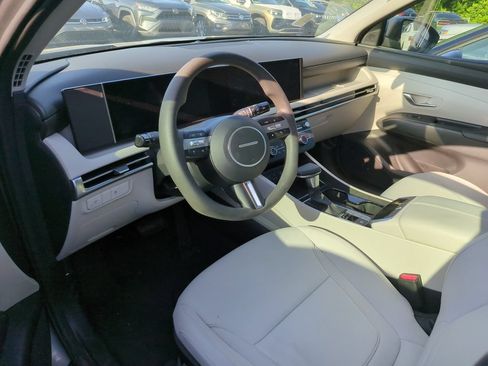 Used 2025 Hyundai Tucson SE FWD image 4
