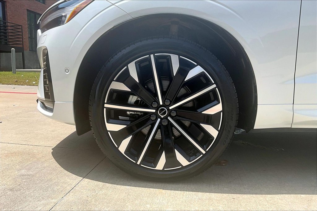 Certified 2026 Volvo XC60 B5 Ultra AWD/4WD image 11
